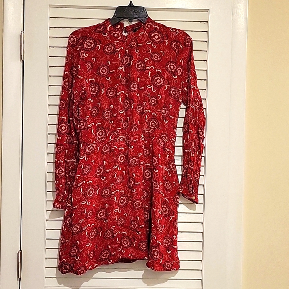 NWOT Forever 21 paisley mini dress w pockets and keyhole detail at neck sz S